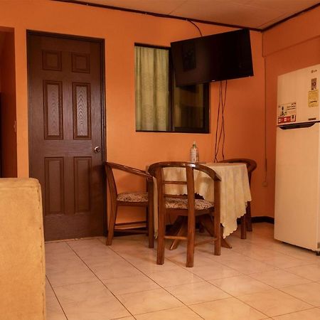 Marta'S Guesthouses, Apartamentos Con Entrada Autonoma Puerto Limon Exterior photo