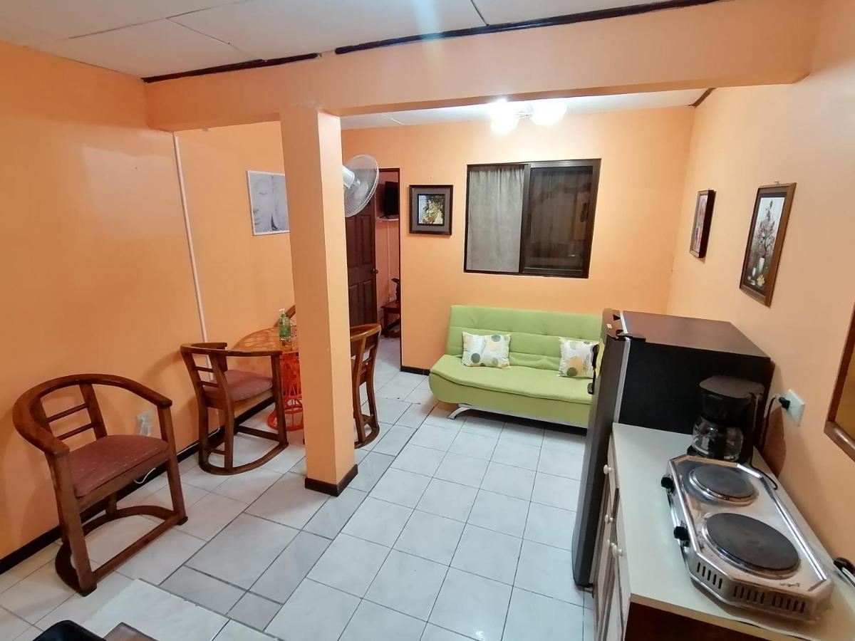 Marta'S Guesthouses, Apartamentos Con Entrada Autonoma Puerto Limon Exterior photo