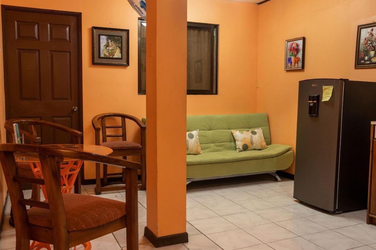 Marta'S Guesthouses, Apartamentos Con Entrada Autonoma Puerto Limon Exterior photo